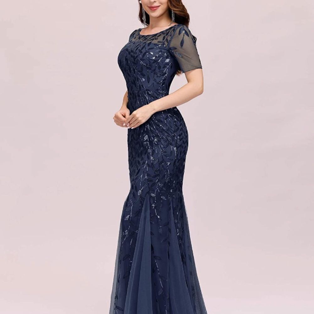 NWT Elegant Mermaid Evening or wedding guest Gown Navy Blue Fits Sz 4